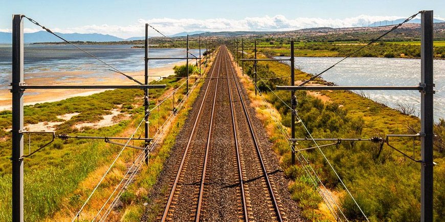 SNCF et DWS finalisent la cession du groupe Akiem, premier acteur du marché de la location de locomotives en France et en Europe, à la CDP